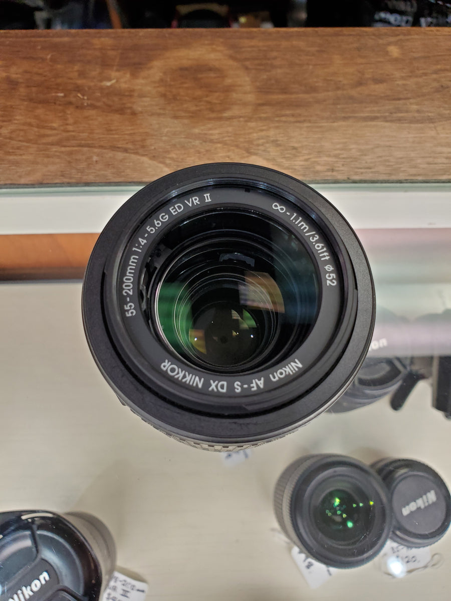 AF-S DX NIKKOR 55-200mm f/4-5.6G ED VR Lens - Used Condition 9.5/10