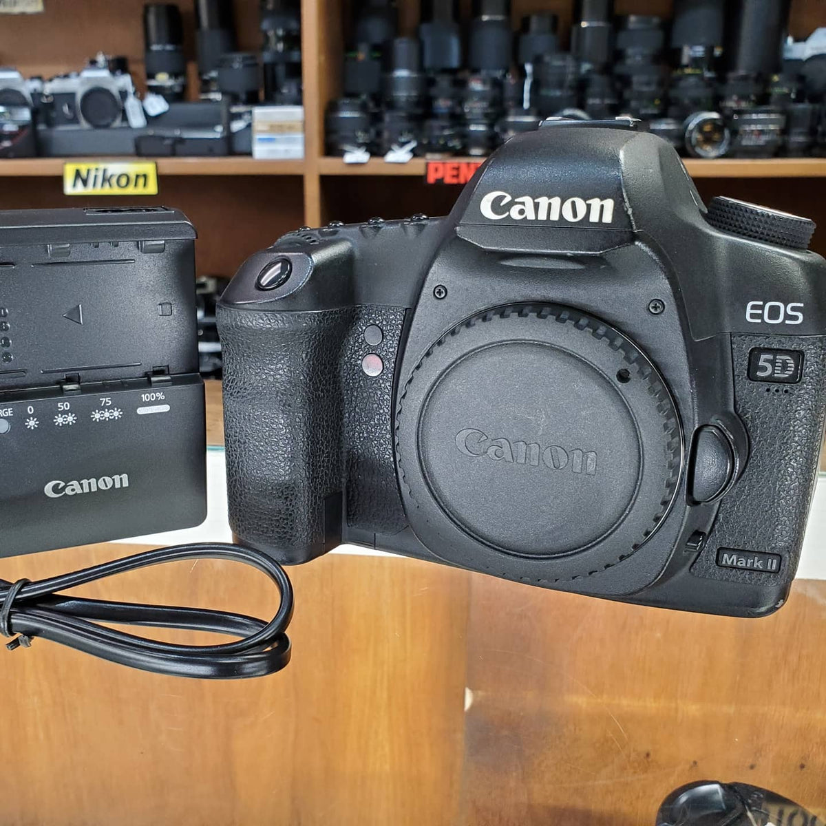 Canon 5D Mk2 Mark II, New Shutter, 21.1MP, 3 Months Warranty, Condition:  7/10, Canada