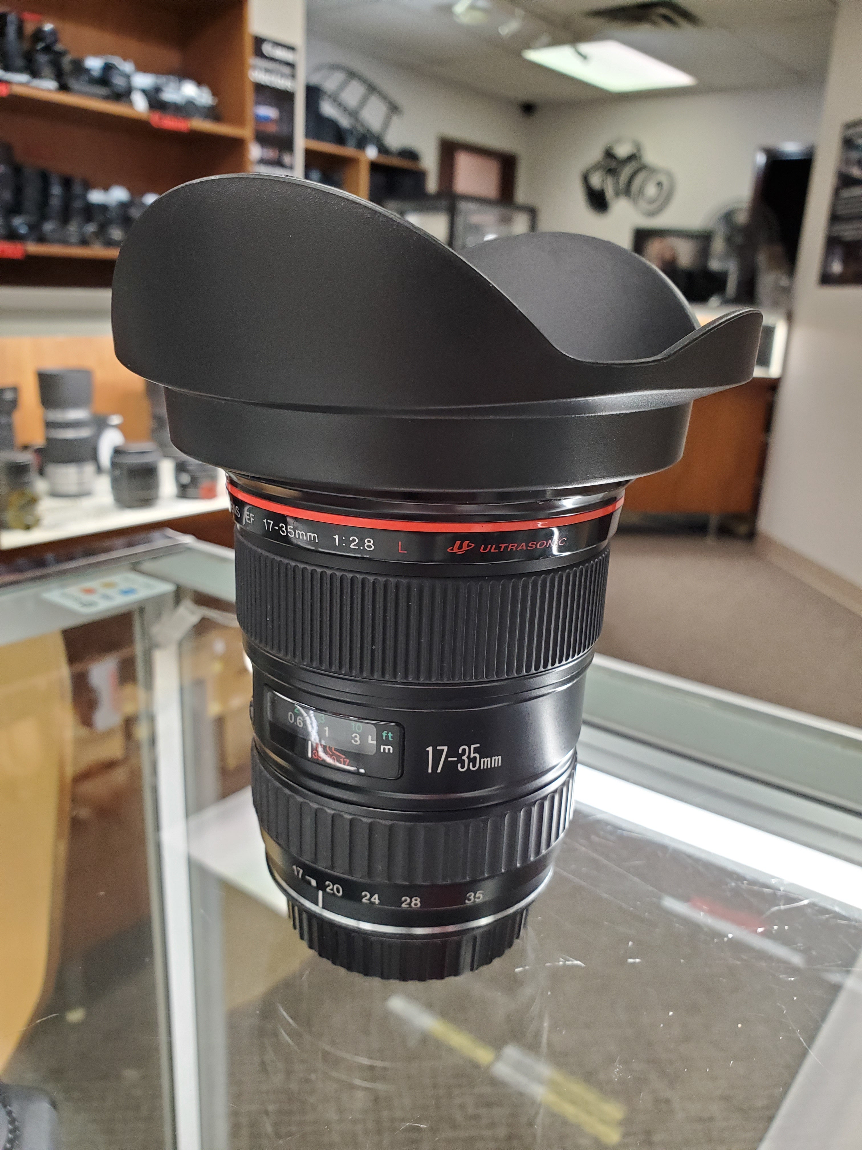 Canon EF 17-35mm F/2.8 L USM Lens - Pro Full Frame - Condition 10/10