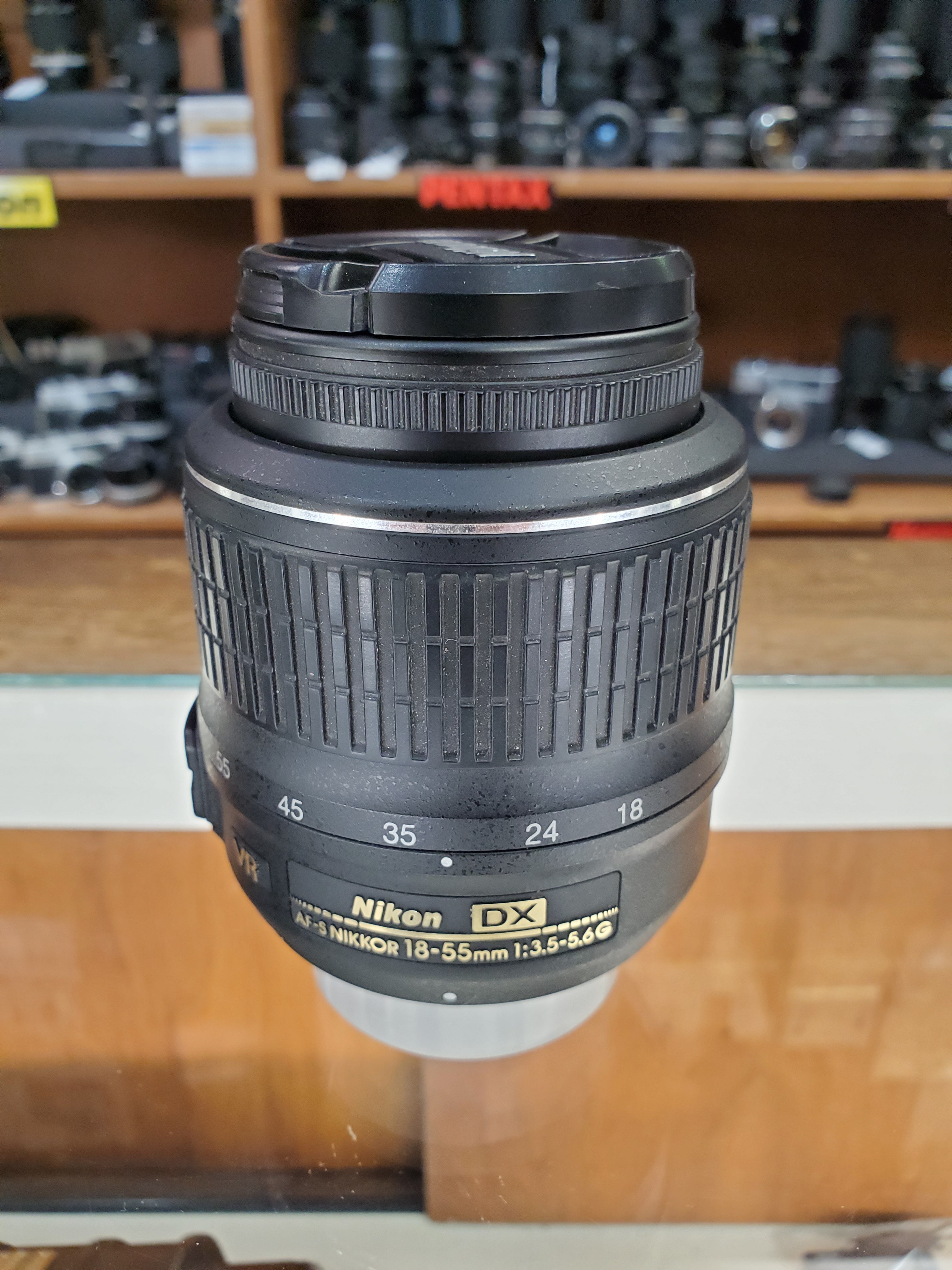 Nikon 18-55mm f/3.5-5.6G AF-S DX VR Nikkor Zoom Lens - Used Condition 10/10